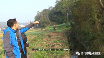 月星堂易老师带学员种生基上山寻龙点穴现场实战（1）视频